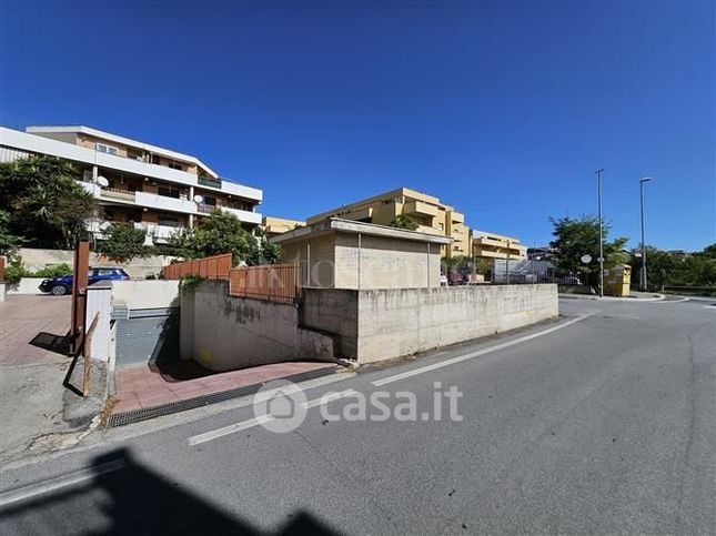 Garage/posto auto in residenziale in Via delle Dalie