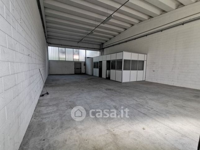 Capannone in commerciale in Via Roma 21