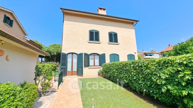 Villa in residenziale in Via A. Genovesi