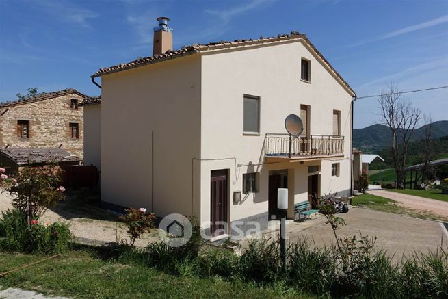 Casa indipendente in residenziale in 