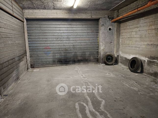 Box/posto auto in residenziale in Via Siculo Orientale 51
