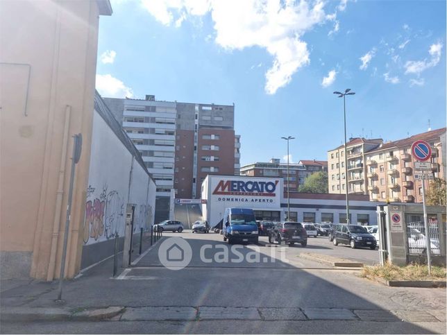 Capannone in commerciale in 