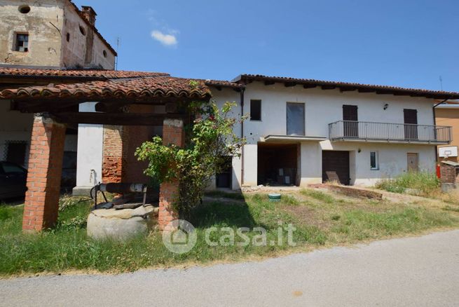 Casa bi/trifamiliare in residenziale in Via Vecchia di Cuneo 44