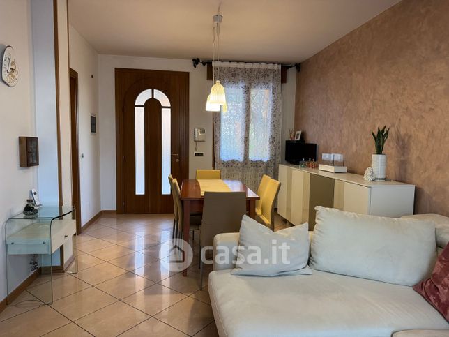 Casa bi/trifamiliare in residenziale in Via Roma 66