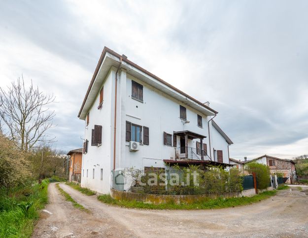 Casa bi/trifamiliare in residenziale in Via Colombaro 7