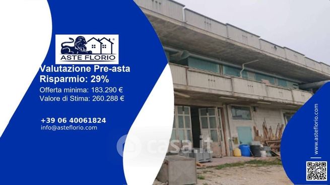 Capannone in commerciale in Via Vibrata