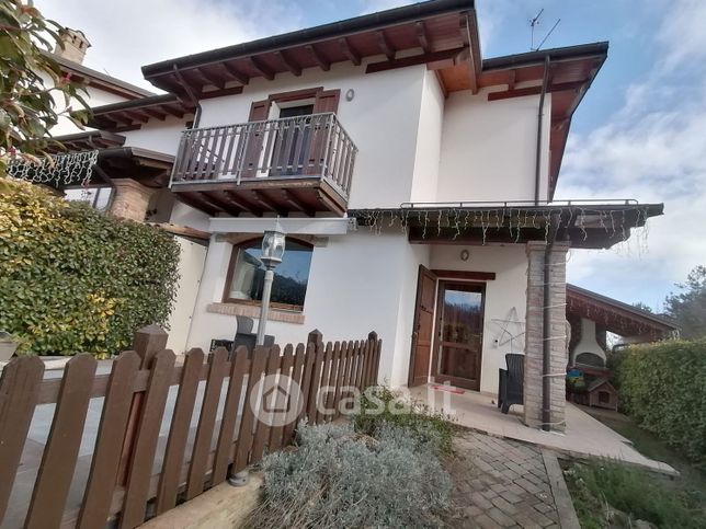 Villetta a schiera in residenziale in Via delle Ginestre
