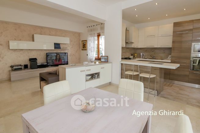 Appartamento in residenziale in Via Briscata 28