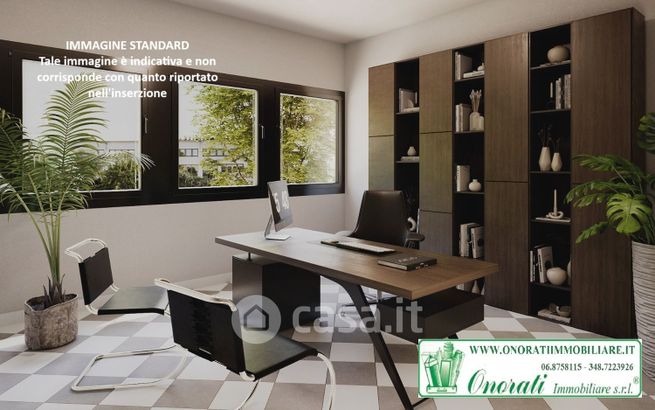 Ufficio in commerciale in Via Dei Faggi