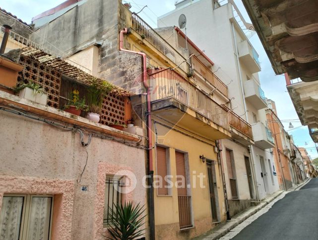 Casa indipendente in residenziale in Via Cono 48