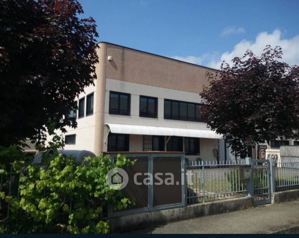 Capannone in commerciale in Via Cà del Miele 8 /M