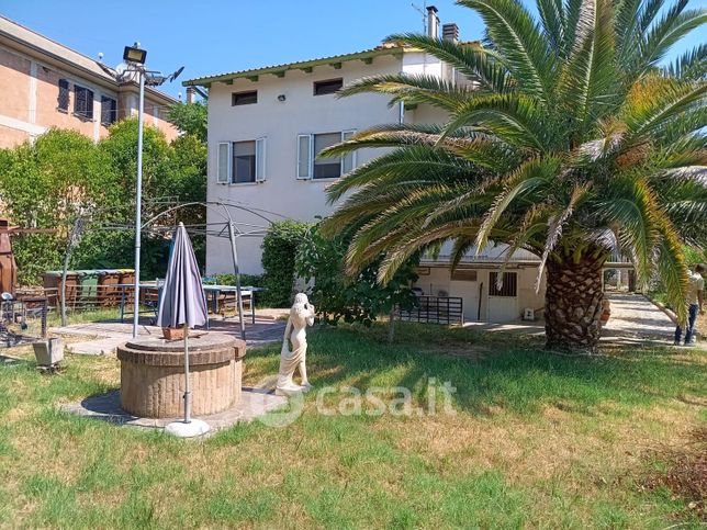 Casa indipendente in residenziale in Via Dante Alighieri 32