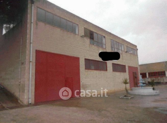 Capannone in commerciale in Via Luigi Cannelonga 17