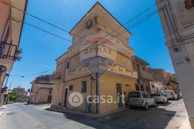 Casa indipendente in residenziale in Via G. Meli 68