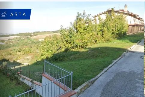 Terreno agricolo in commerciale in Via G. Silvestri