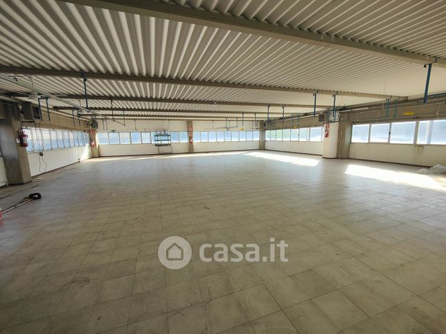 Capannone in commerciale in Via di Bucine