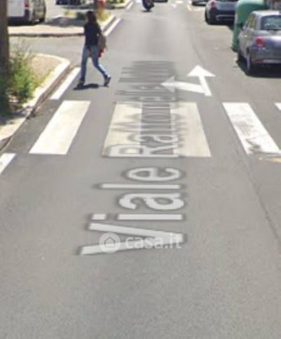 Box/posto auto in residenziale in Viale Ratto delle Sabine 28