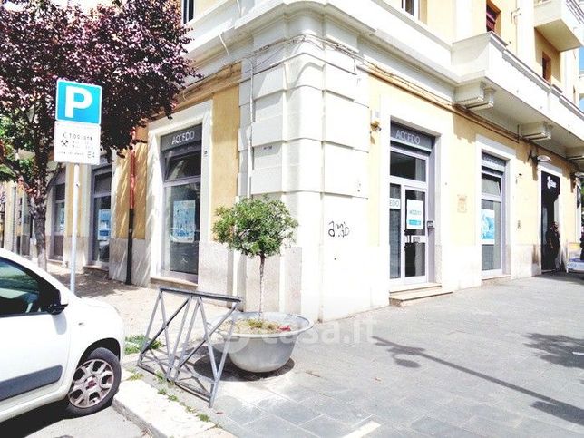 Attivitã /licenza (con o senza mura) in commerciale in Piazza Italia
