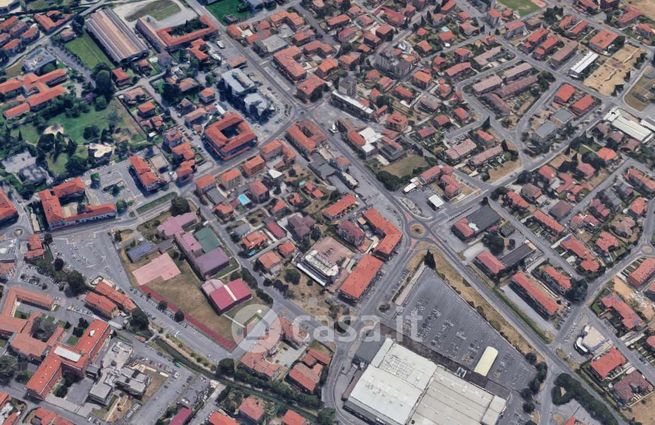 Ufficio in commerciale in Via Costituzione