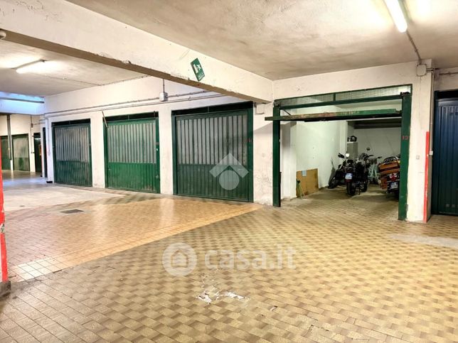 Box/posto auto in residenziale in Via Solferino
