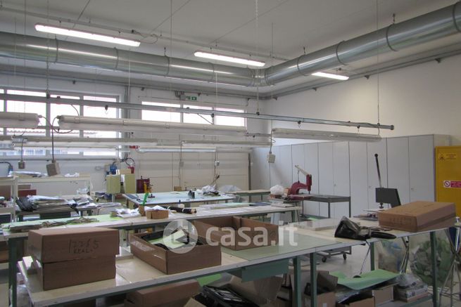 Capannone in commerciale in Via degli Stagnacci 20