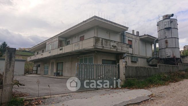 Capannone in commerciale in Via Fonte Monsignore