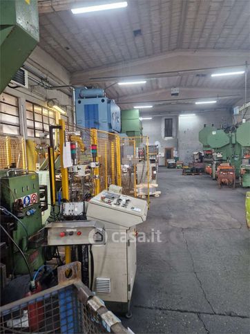 Capannone in commerciale in 