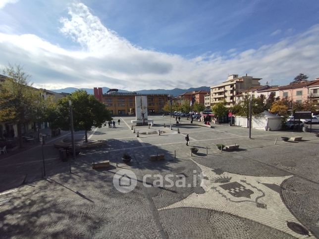 Negozio/locale commerciale in commerciale in Via Corrado da Montemagno