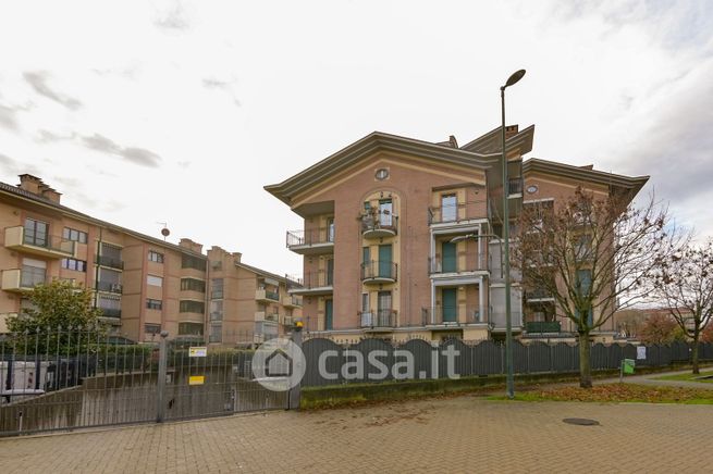 Box/posto auto in residenziale in Via Sibilla Aleramo 4