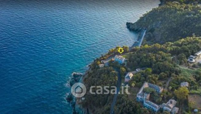 Casa bi/trifamiliare in residenziale in Via Genova 127