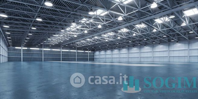 Capannone in commerciale in 