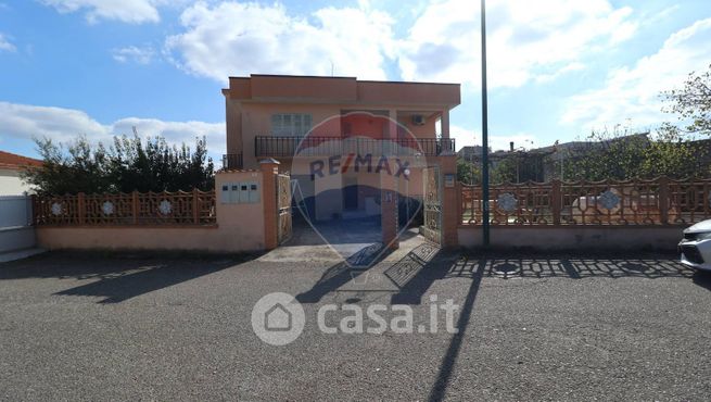 Casa indipendente in residenziale in 