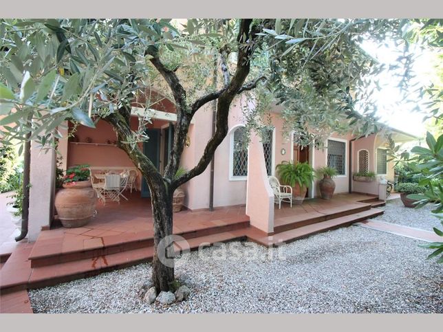 Villa in residenziale in Piazza G. Garibaldi