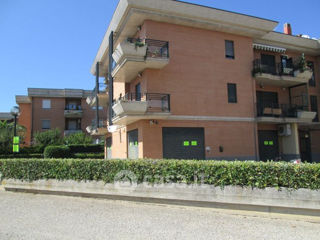 Negozio/locale commerciale in commerciale in Via Venezia
