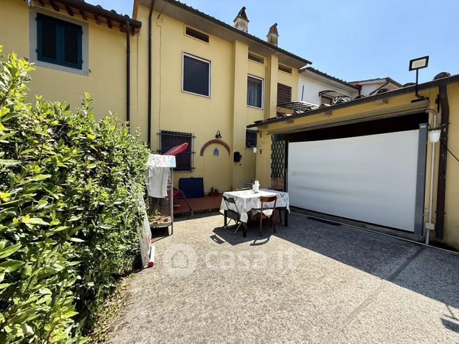 Appartamento in residenziale in Via Dori 218
