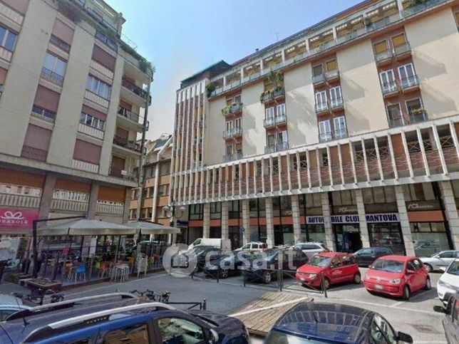 Box/posto auto in residenziale in Piazza 80Â° Fanteria