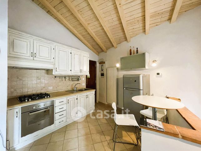 Casa indipendente in residenziale in 