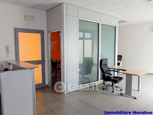 Ufficio in commerciale in Via IV Novembre