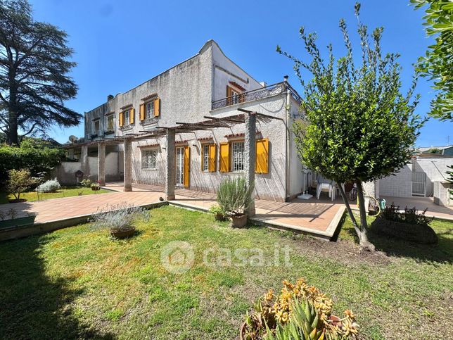 Villa in residenziale in Via delle Volte