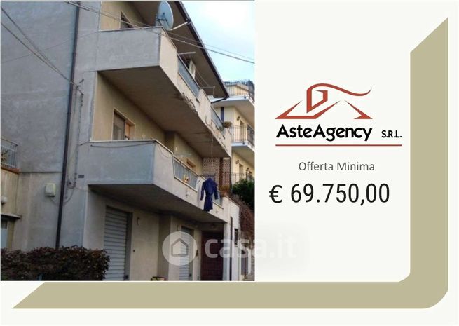 Appartamento in residenziale in Largo Medaglie D'Oro 5