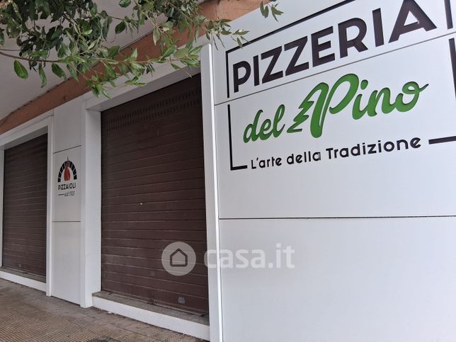 Attivitã /licenza (con o senza mura) in commerciale in Via Francesco Cilea