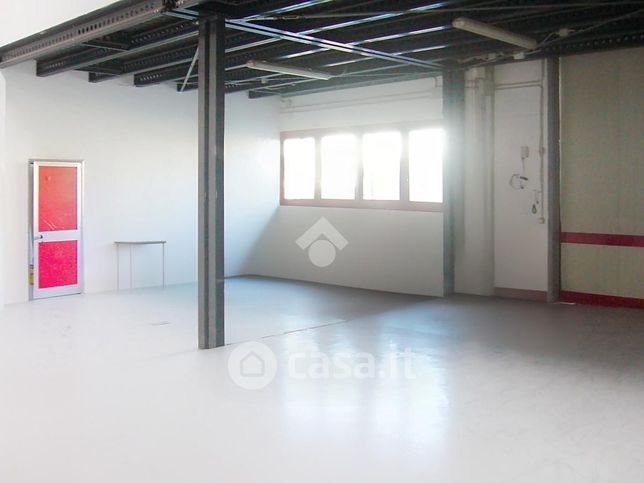 Capannone in commerciale in Via degli Arrotini 14