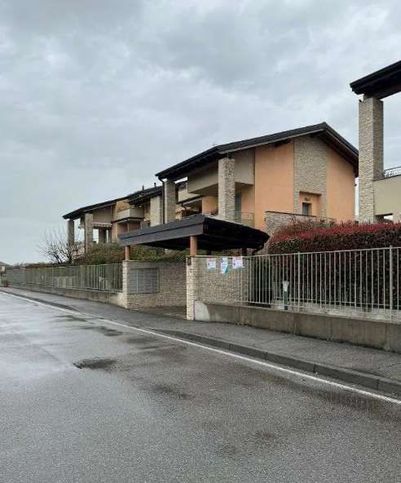 Box/posto auto in residenziale in Via Vimercate 27