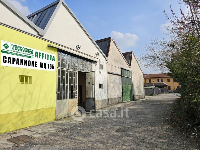 Capannone in commerciale in Via San Bernardo 67