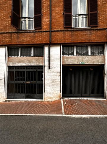 Box/posto auto in residenziale in Via della Cupa