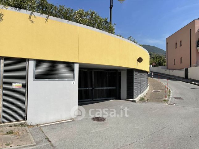 Box/posto auto in residenziale in Via Caproni