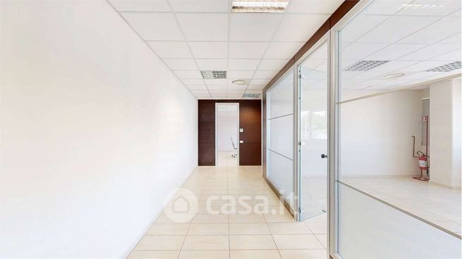 Ufficio in commerciale in 