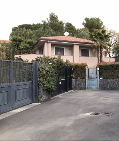 Villa in residenziale in Via Etnea