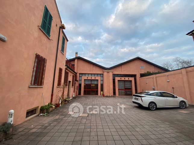 Capannone in commerciale in Via Sant'Andrea 23