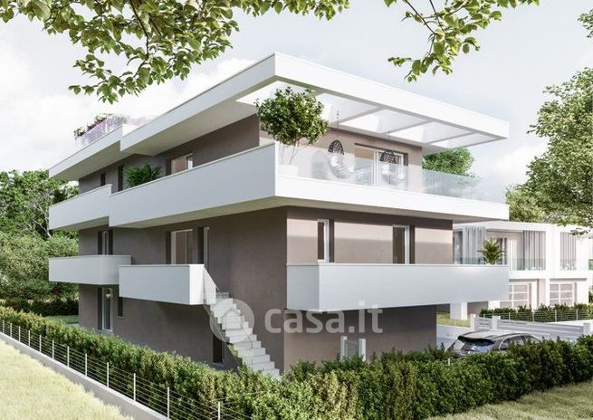 Casa bi/trifamiliare in residenziale in 